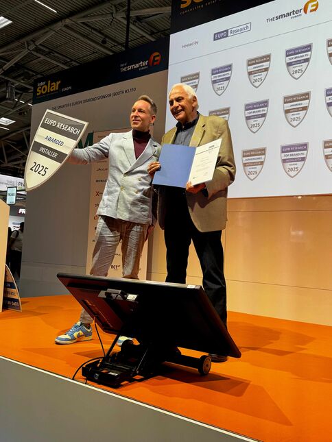 Reto Miloni wurde an der Intersolar ausgezeichnet mit dem Titel «Ausgezeichneter Installateur 2025 Schweiz».